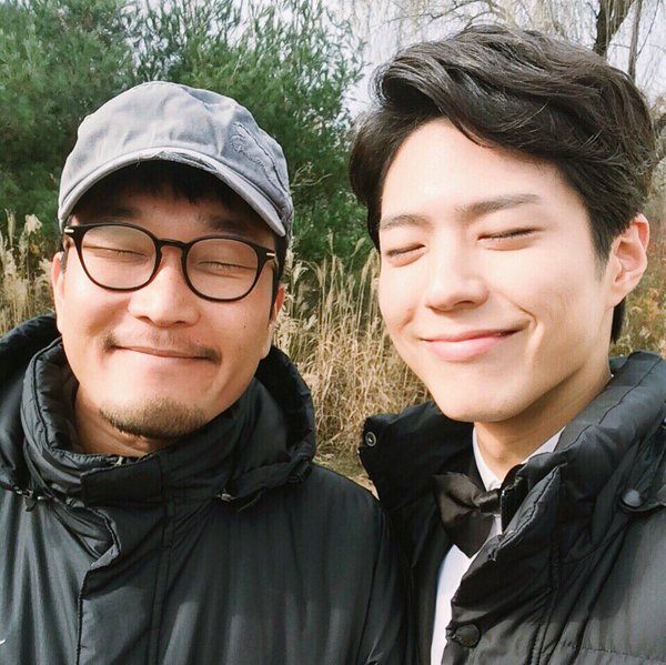 Fans Notice Something Unusual About Park Bo Gum's Selfies With People -  Koreaboo