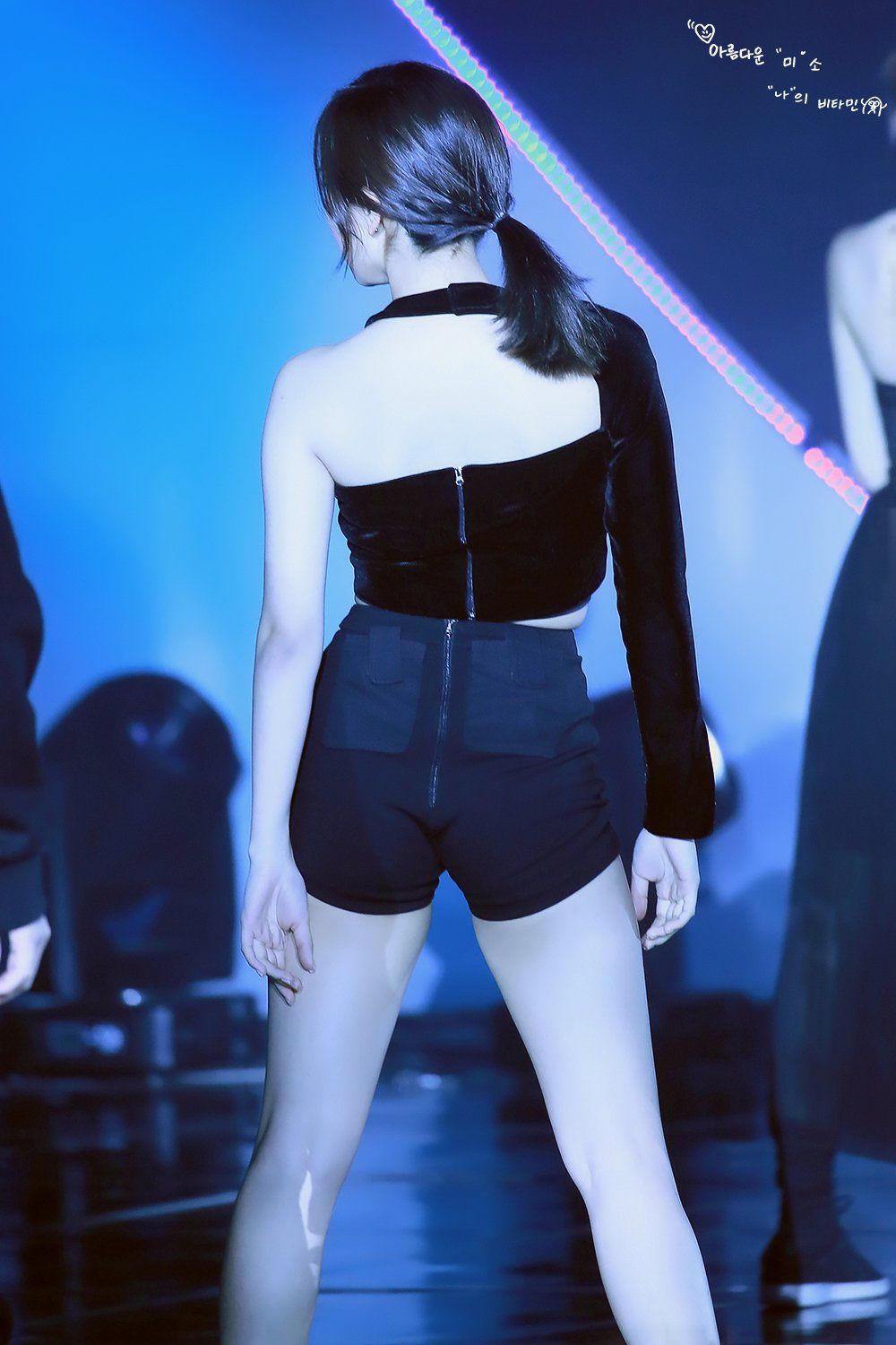 8 Photos Of Twice Mina S Dark And Sexy Outfit