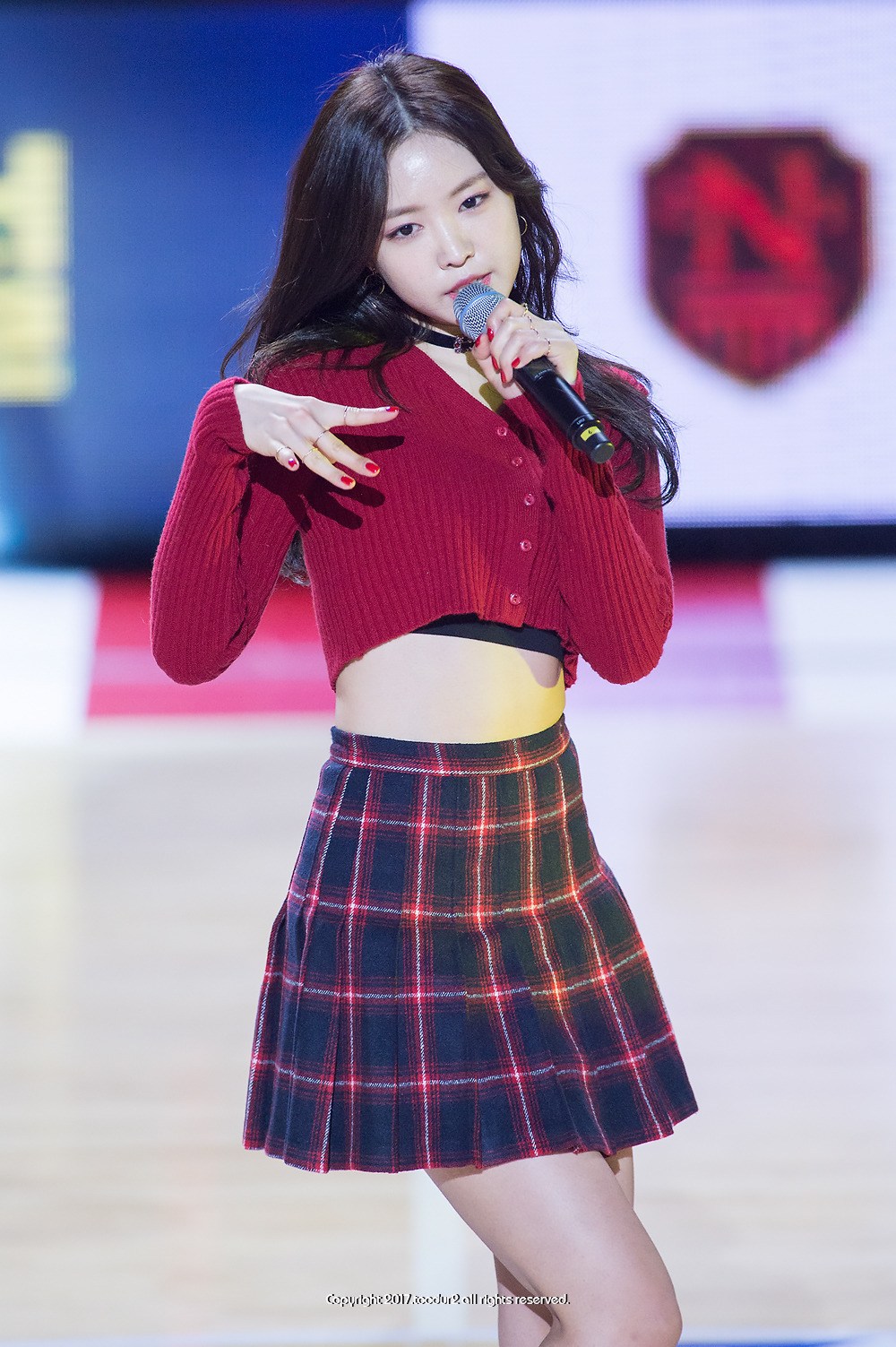 Apink Naeun Shows Off Sexy Abs With Recent Stage Outfit Koreaboo 0921