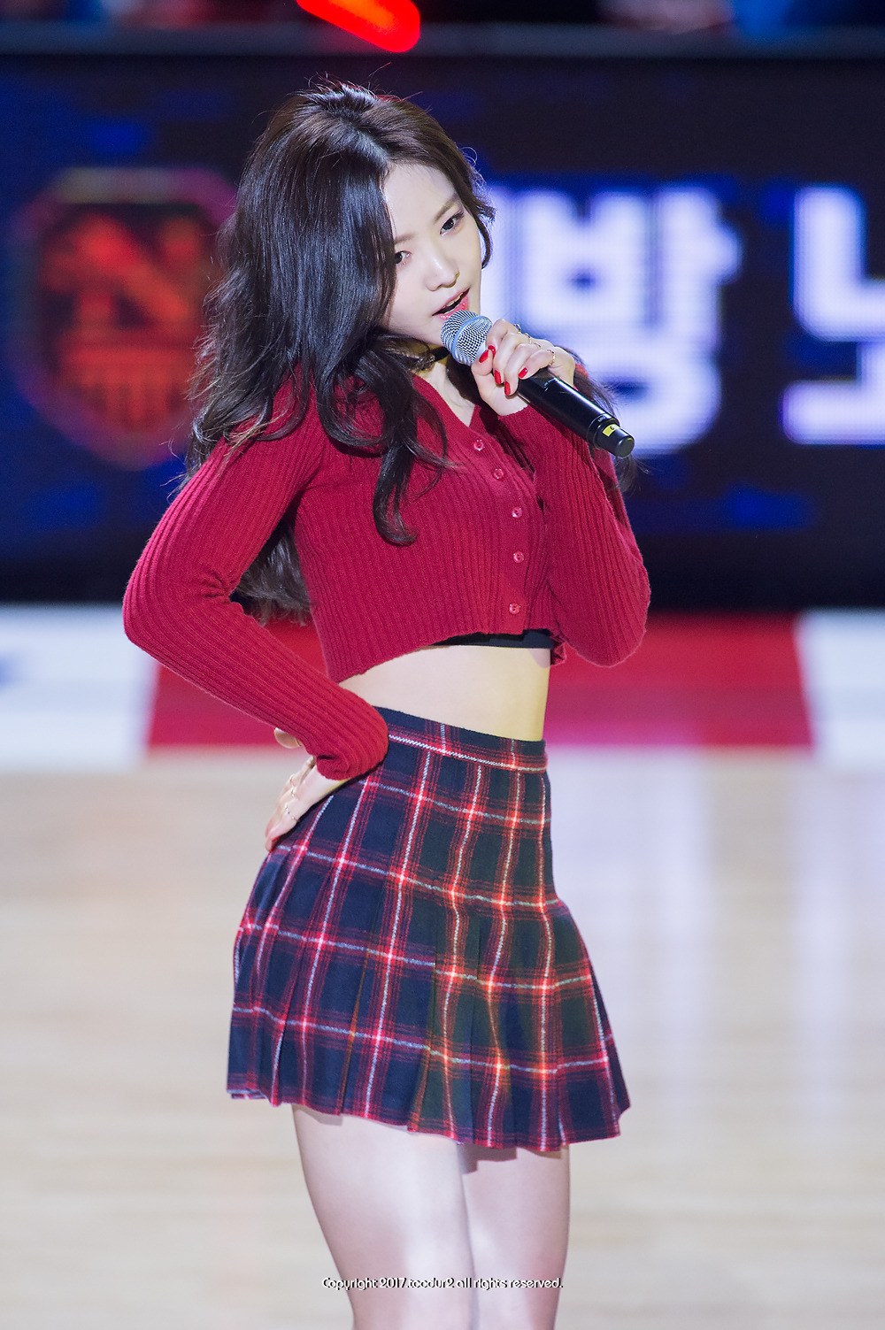 Apink Naeun Shows Off Sexy Abs With Recent Stage Outfit - Koreaboo