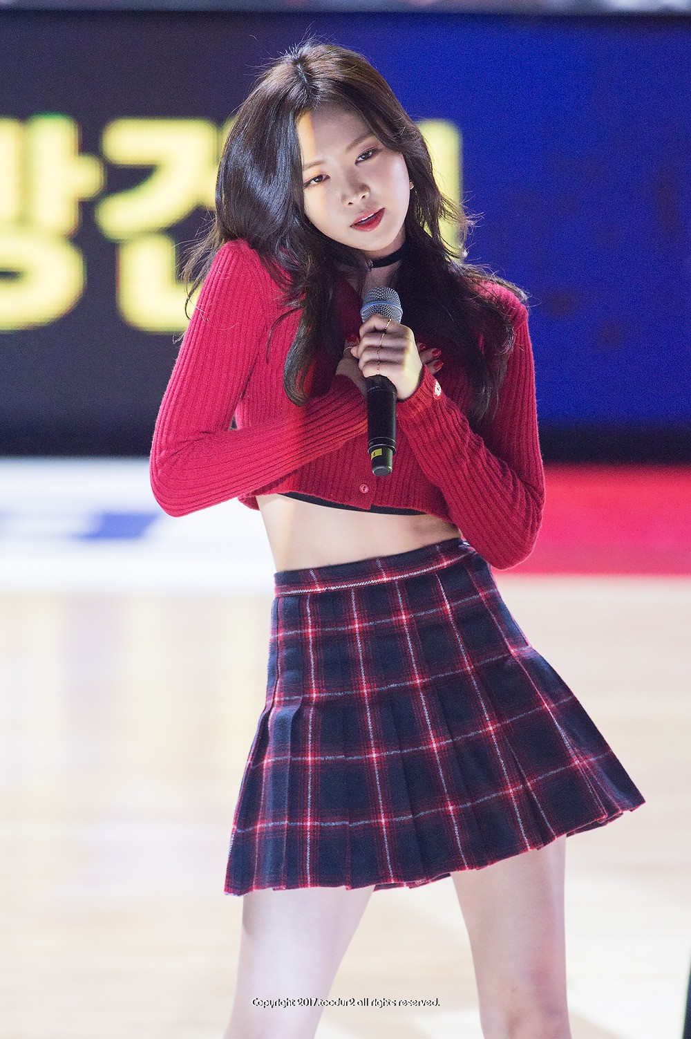 Apink Naeun Shows Off Sexy Abs With Recent Stage Outfit Koreaboo