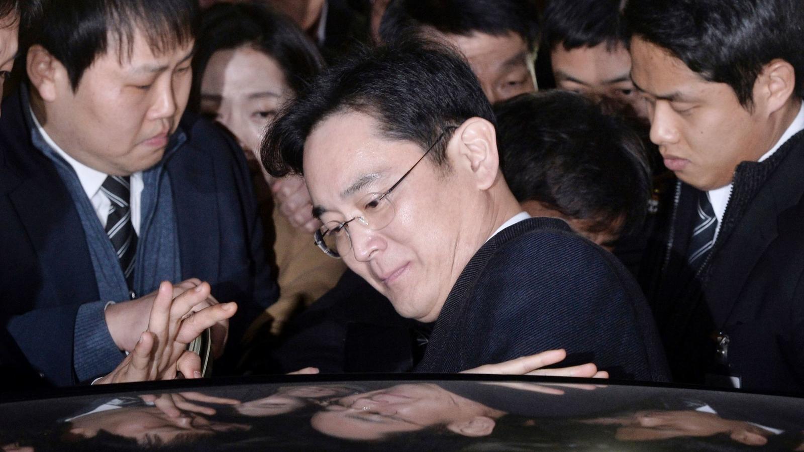 Samsung Heir Lee Jae-yong Arrested On Charges of Bribery - Koreaboo