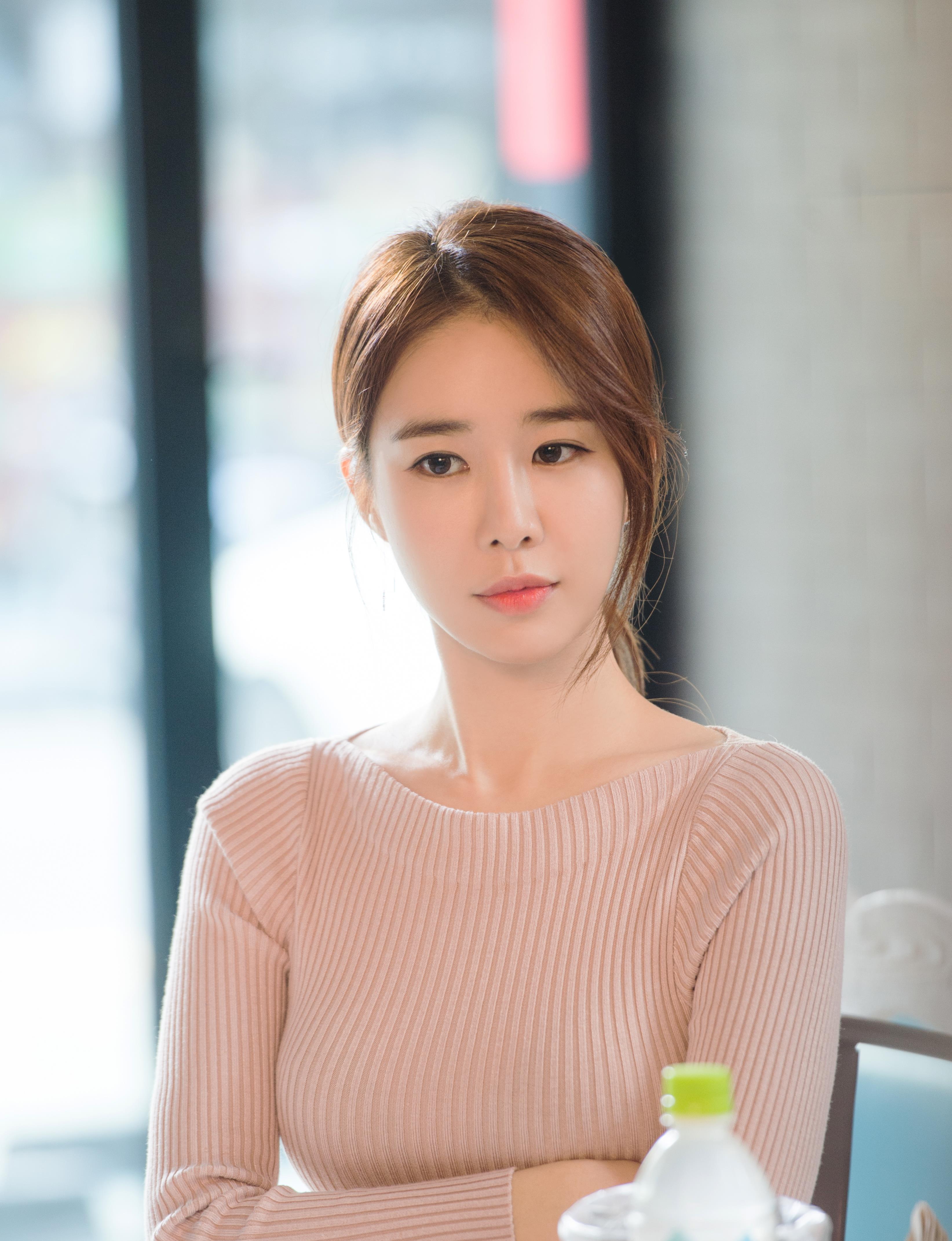 Yoo In Na - Tracer 