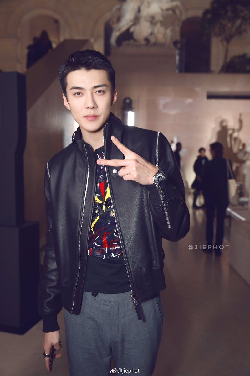 Keeping up with supermOHdel SEHUN: attending the Louis Vuitton Cruise Show  @ St. Paul de Vence