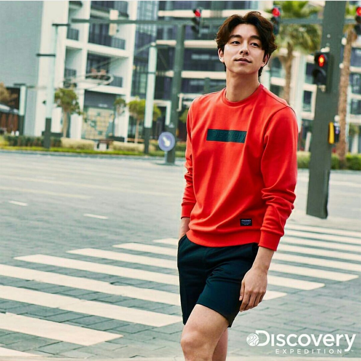 Gong Yoo handles the Dubai heat in style with these casual looks Koreaboo