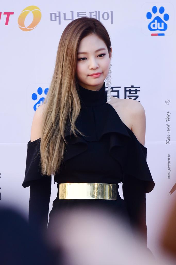 BLACKPINK Jennie Loves Revealing This Part Of Her Body - Koreaboo