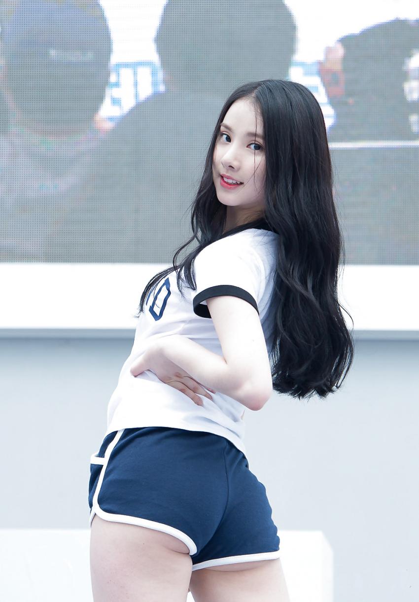 8 adorable yet sexy pictures of GFriend's Eunha - Koreaboo