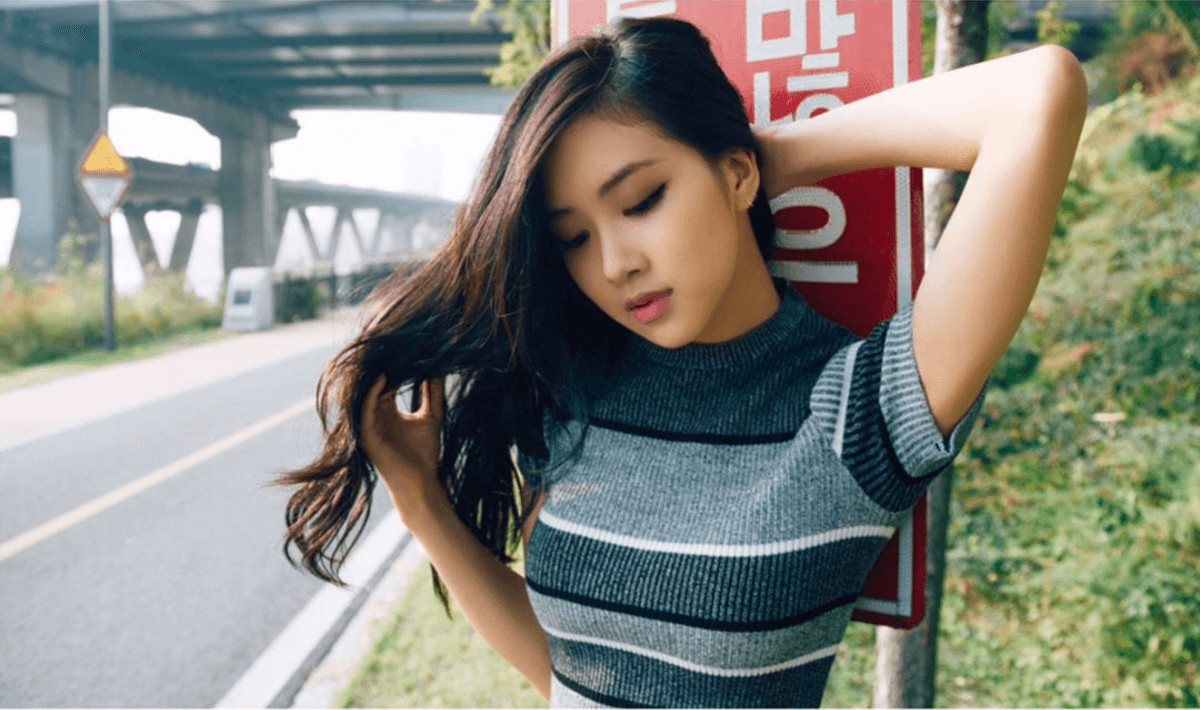 These Pre-debut Of BLACKPINK's Rosé With Black Hair Will Leave You Breathless - Koreaboo