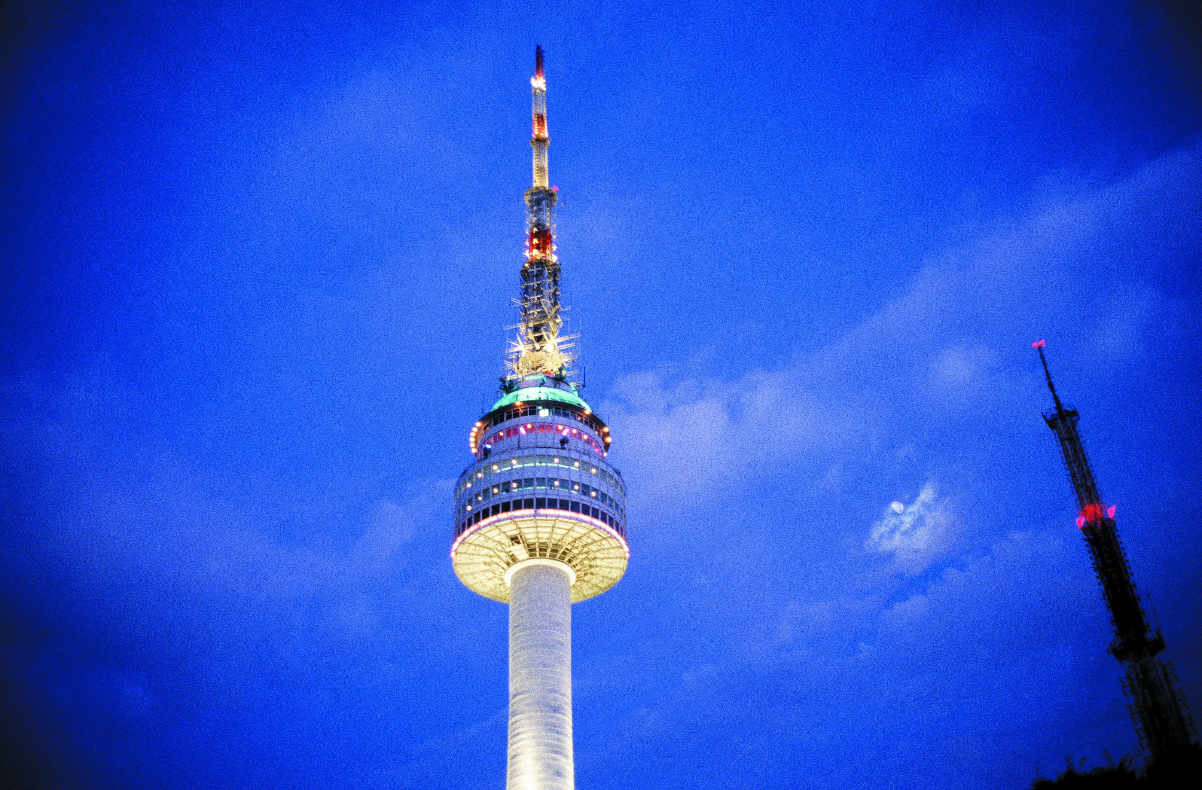 Seoul tower. Башня Намсан. Башня Намсан в Сеуле внутри. 2.Сеульская башня. Сеульская телебашня Сеул панорама.