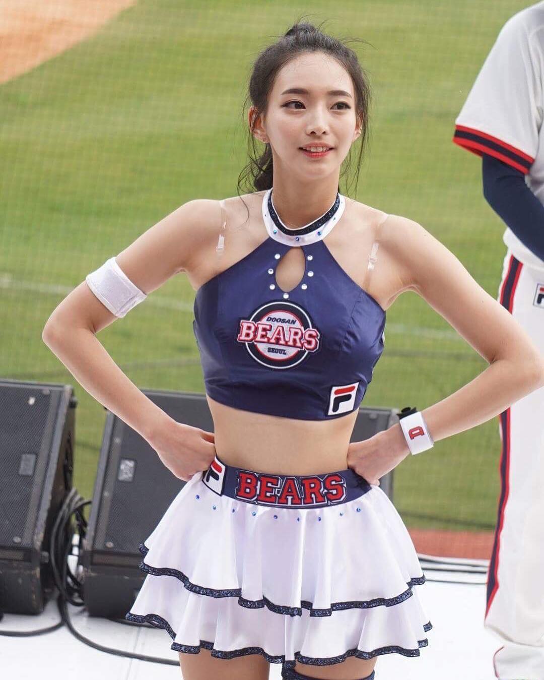 Fans are turning out in droves to see this Korean baseball cheerleader -  Koreaboo