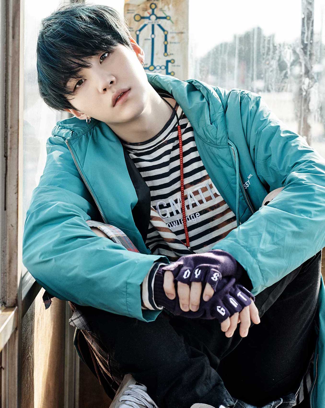 Terkenal Dengan Muka Jutek Berikut Ini Pesona Gaya Suga BTS Mulai