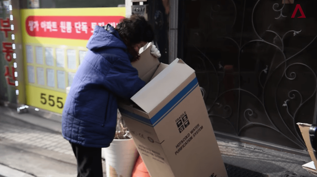 86 Year Old Grandma Picks Up Cardboard Every Day To Survive - Koreaboo