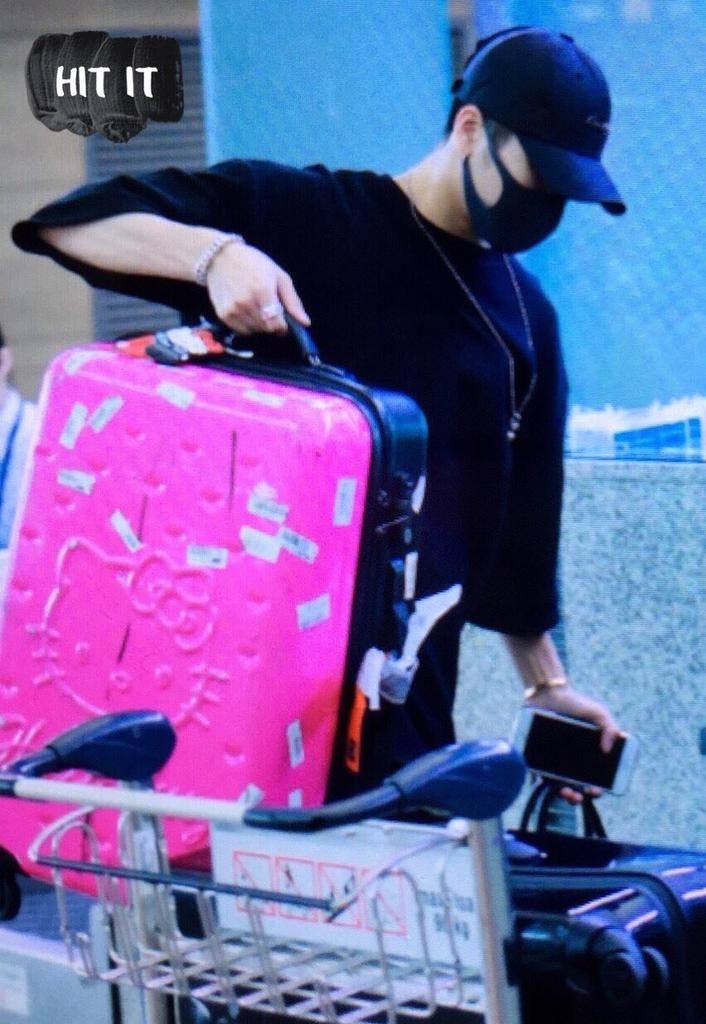 230515 Jackson Wang for Louis Vuitton: Horizon suitcases campaign : r/Got7