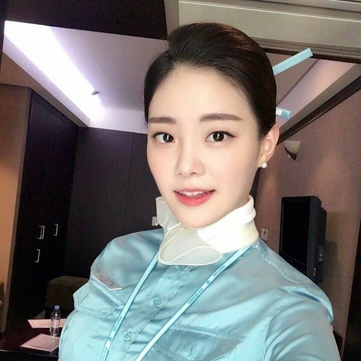 Asian Flight Attendant Porn - This Korean Flight Attendant Quit Her Job And Now She's Making $25,000 A  Month - Koreaboo