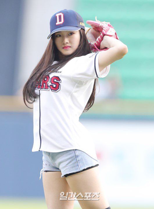 IU throws the opening pitch for the Doosan Bears