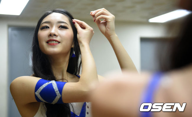 Meet Ahn Ji Hyun, A Korean Girl Who’s Quickly Becoming The Nation’s Hottest Cheerleader