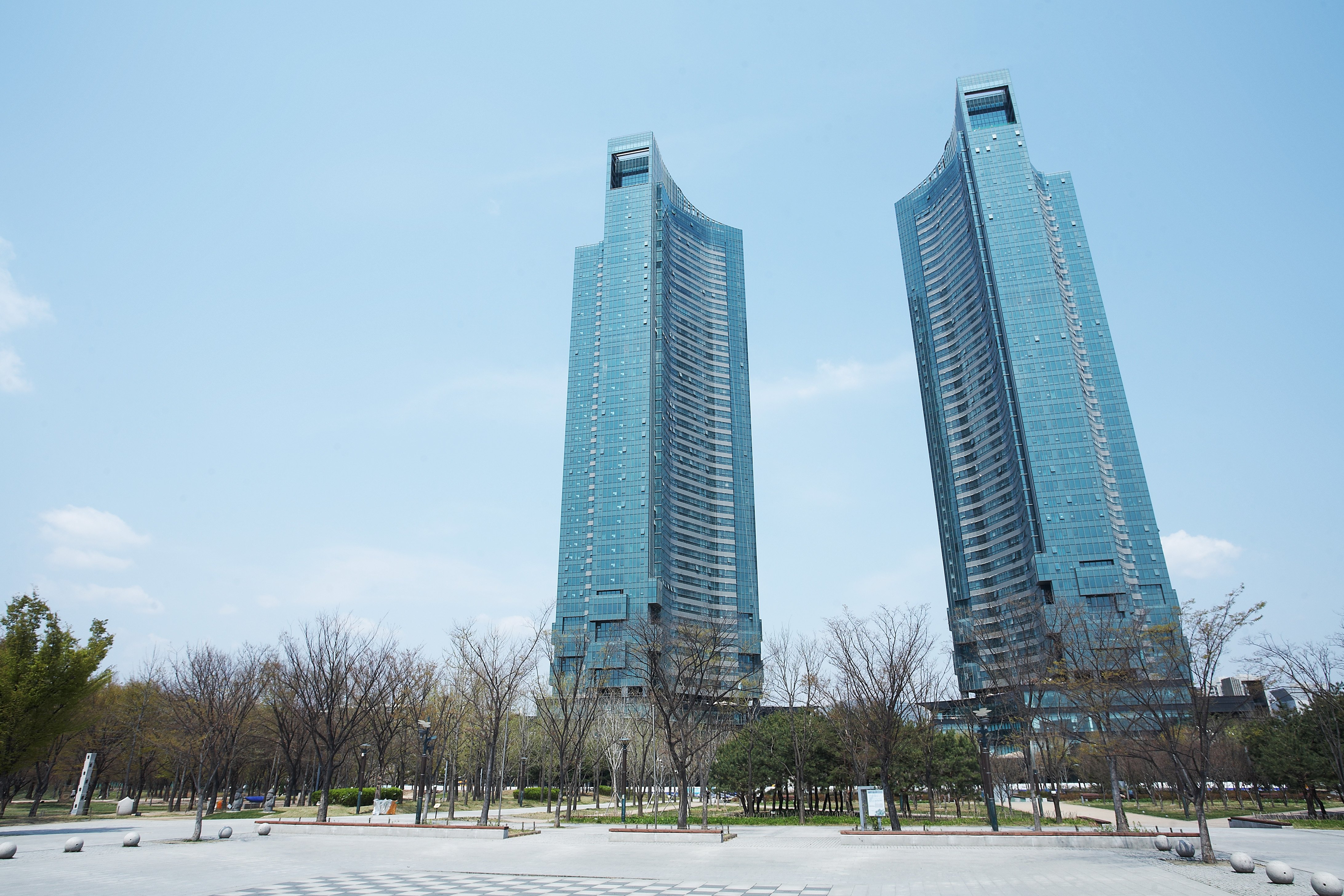 Where do celebs live in seoul