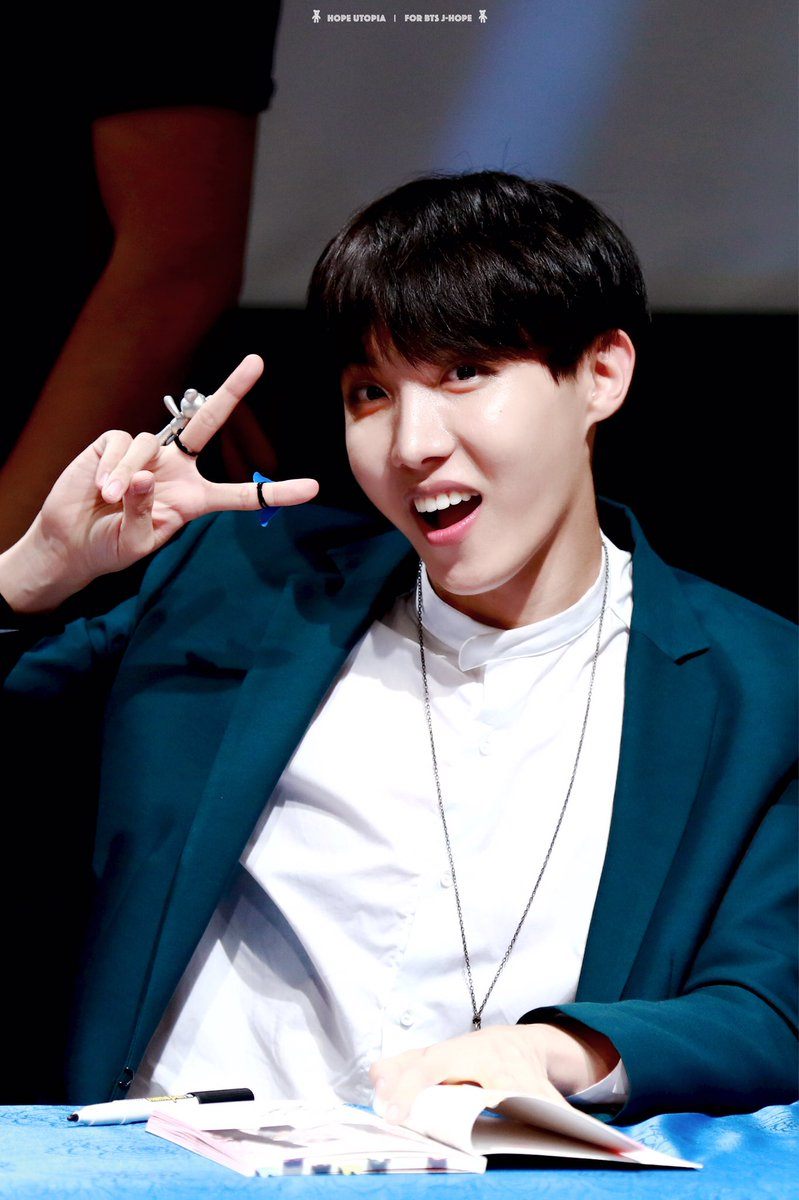 Literally Just 45 High Definition Photos Of JHope’s Knife