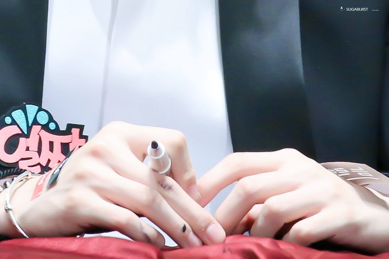 29 Photos Of BTS Suga’s Hands You Really Just Need To See - Koreaboo