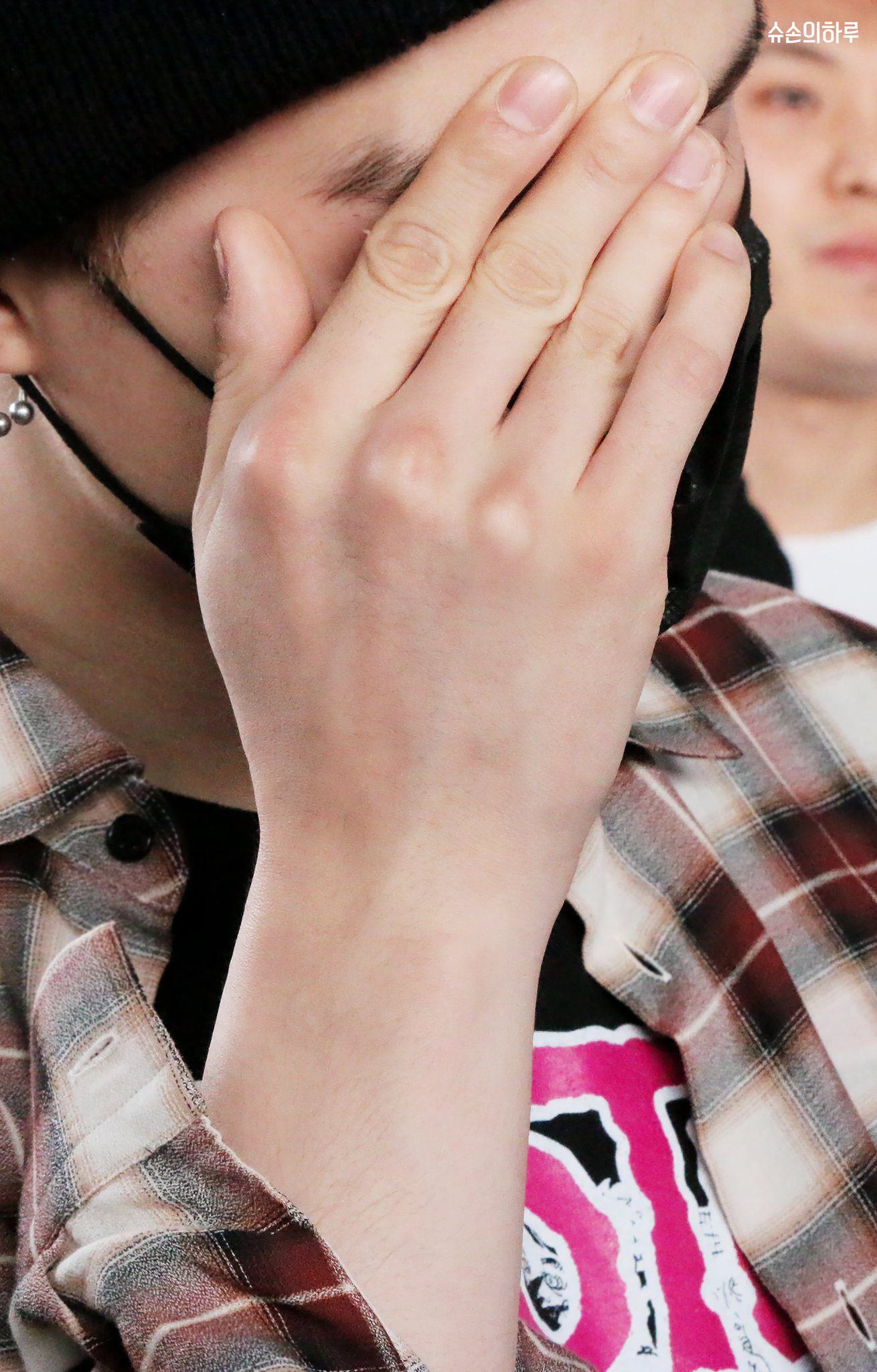 29 Photos Of BTS Suga’s Hands You Really Just Need To See - Koreaboo