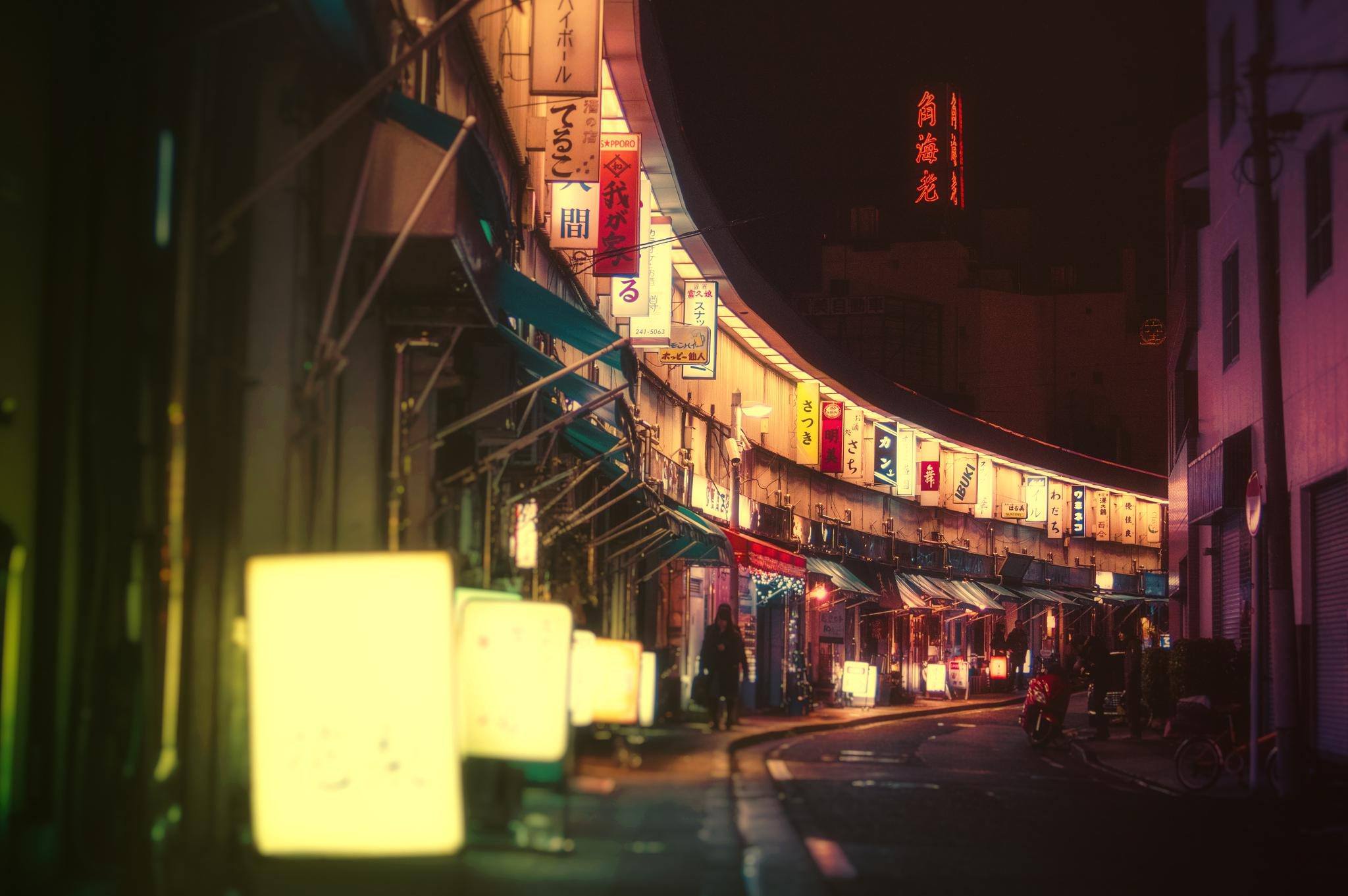 These Night Life Photos Of Tokyo Look Like They Came Straight Out Of An