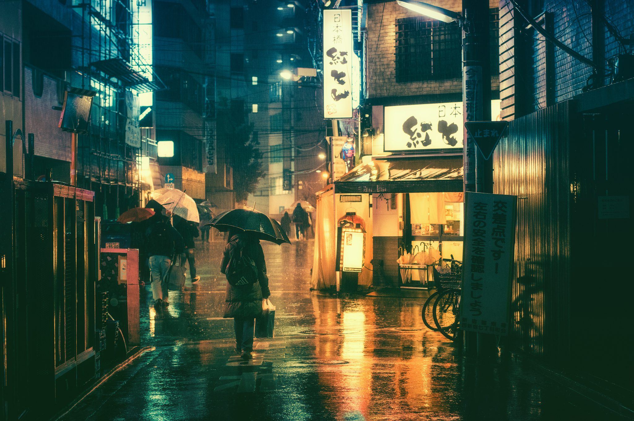 These Night Life Photos Of Tokyo Look Like They Came Straight Out Of An ...