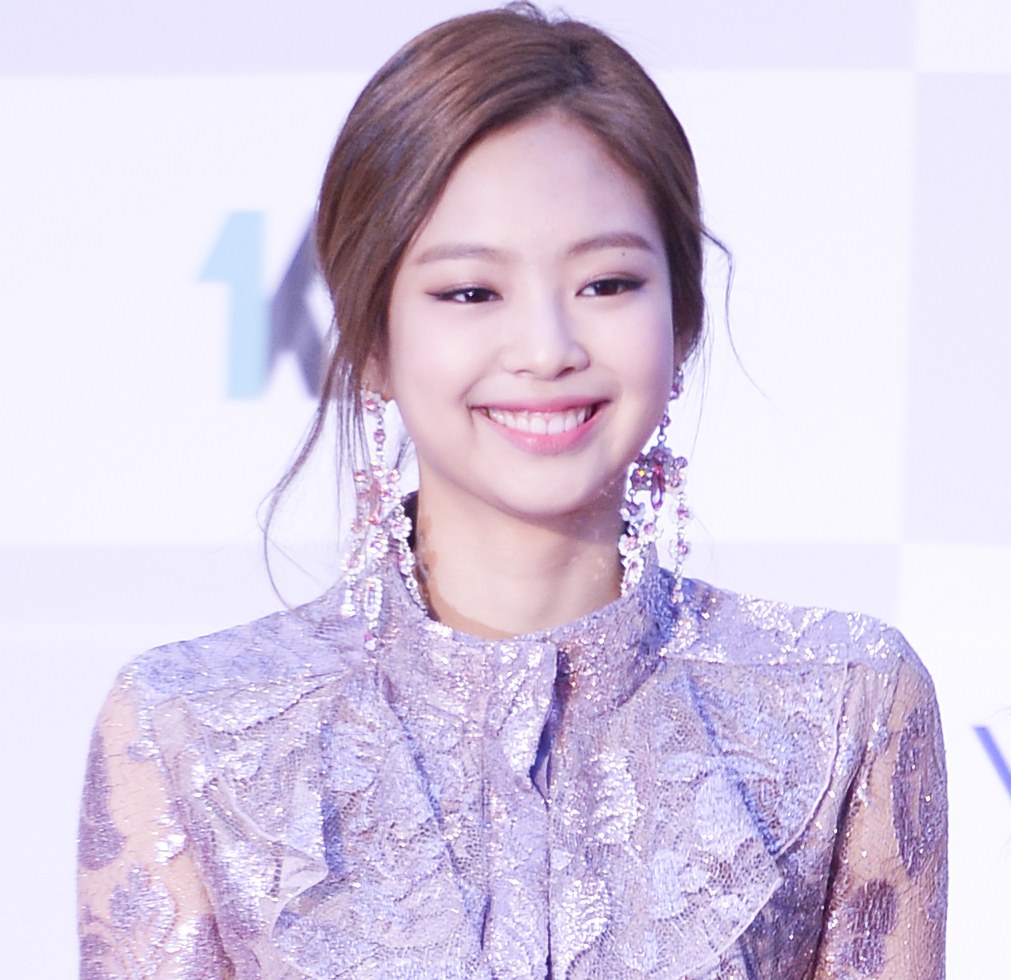 10+ Times BLACKPINK's Jennie Made A Lace Outfit Work Like No One Else -  Koreaboo