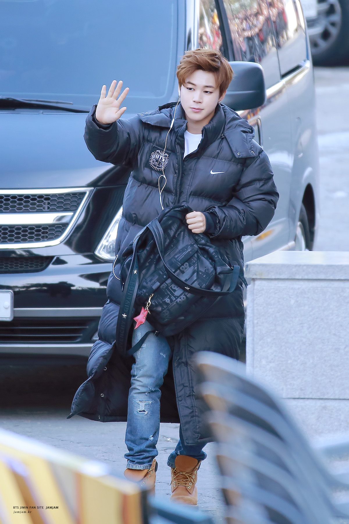 22 Pictures of BTS Jimin In Jeans You Didn't Know You Needed - Koreaboo