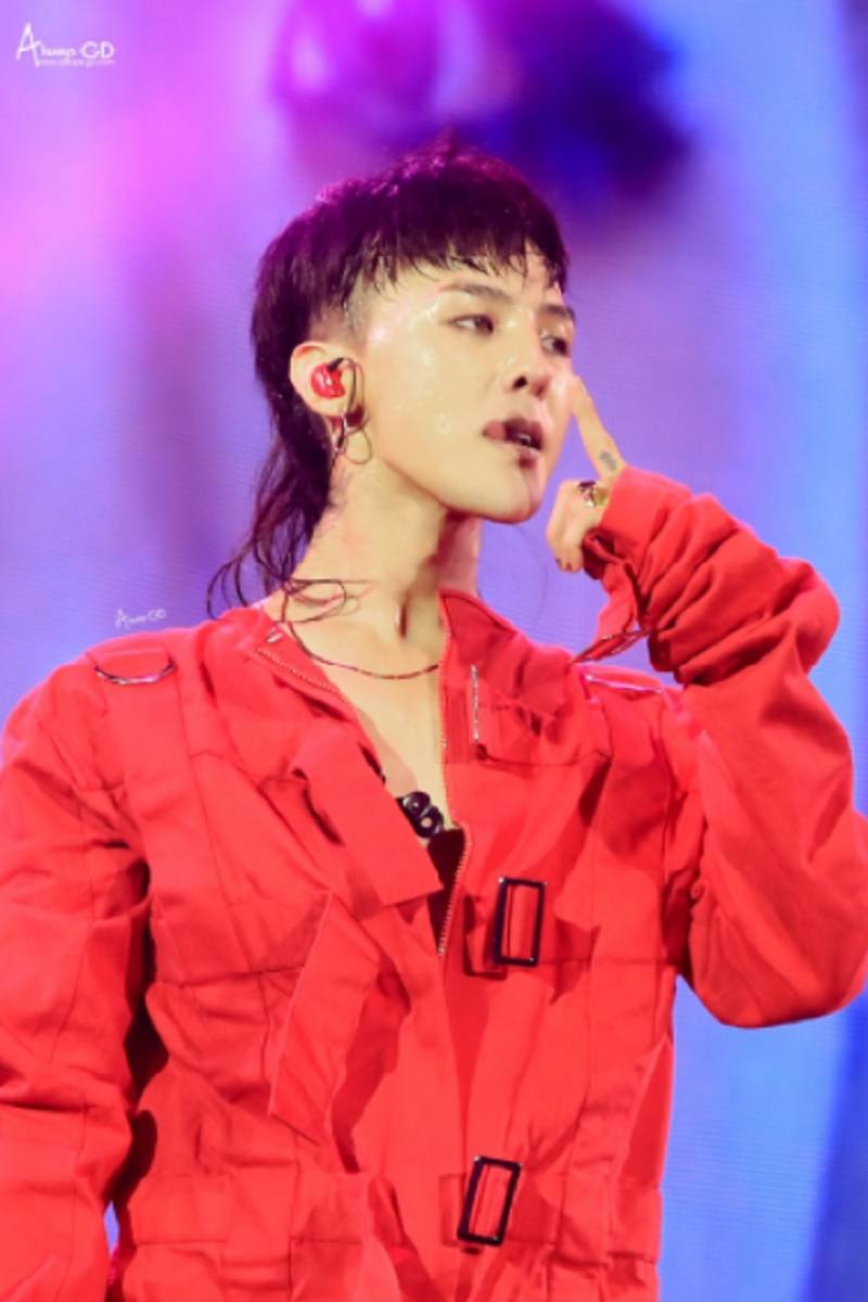 G-Dragon Spotted with New Changes to His Hairstyle - Koreaboo