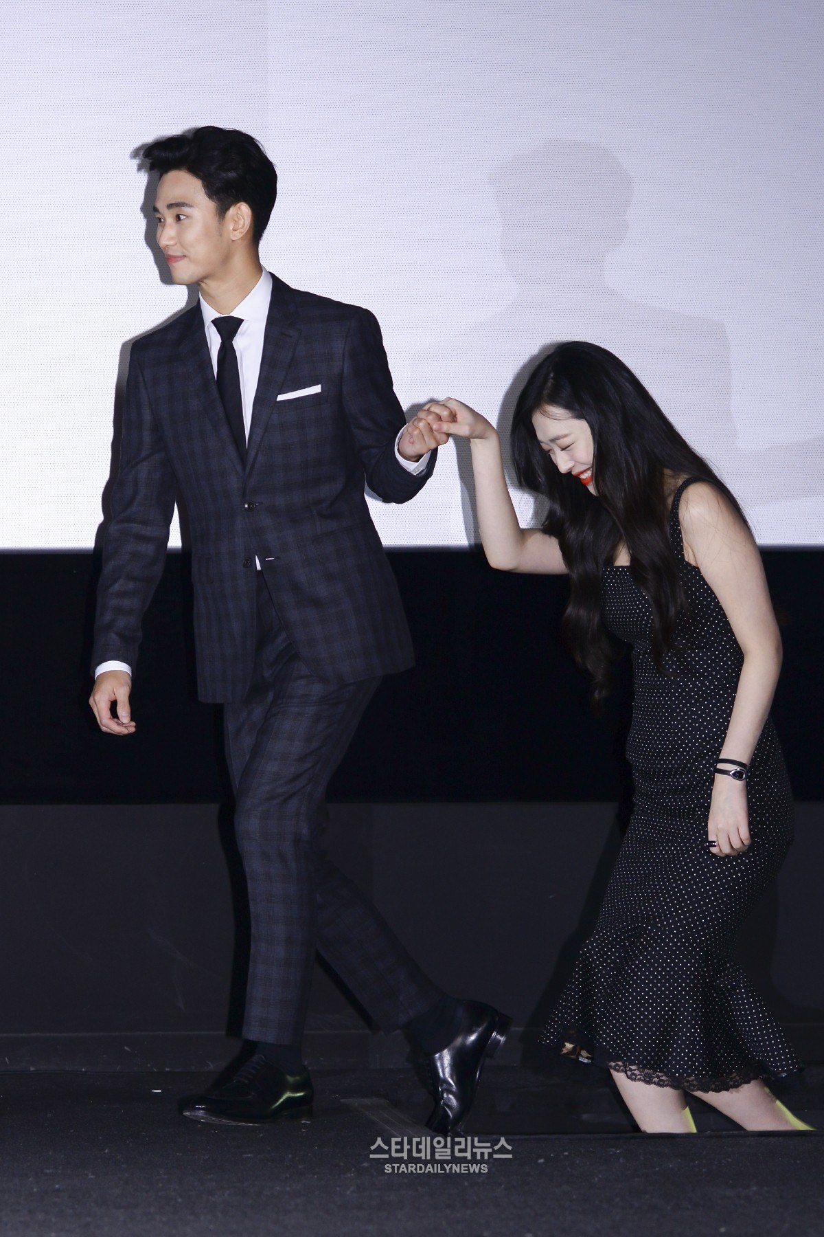 1200px x 1800px - Reporter Describes Kim Soo Hyun And Sulli's Sex Scene In Detail - Koreaboo