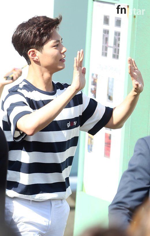 Park Bo Gum has finally posted to Instagram for the first time, and fans  are welcoming him with arms wide open 🤩🥳 Last month, fans began t…
