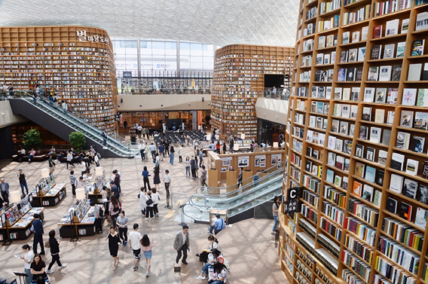 Check out this amazing huge library in Seoul – My Book Joy