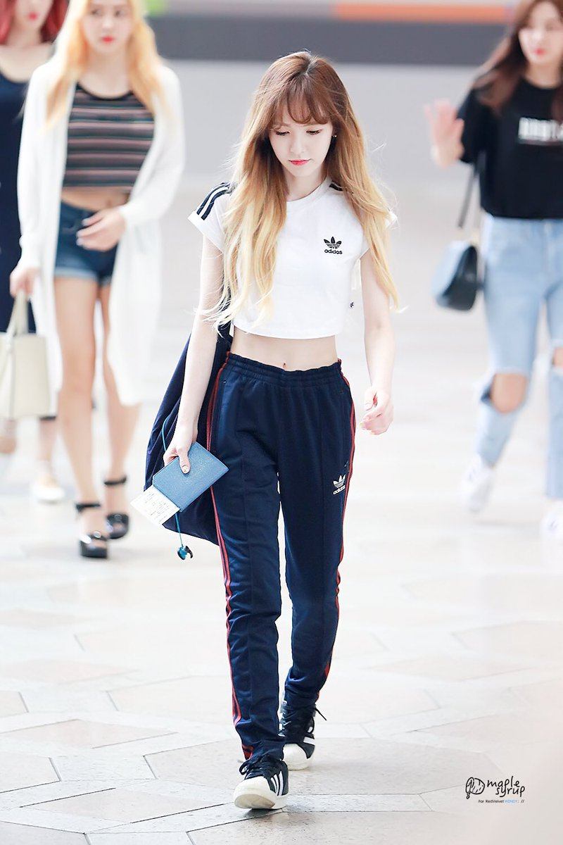 Wendy Showed Off Her Unbelievably Tiny Waist At The Airport Koreaboo