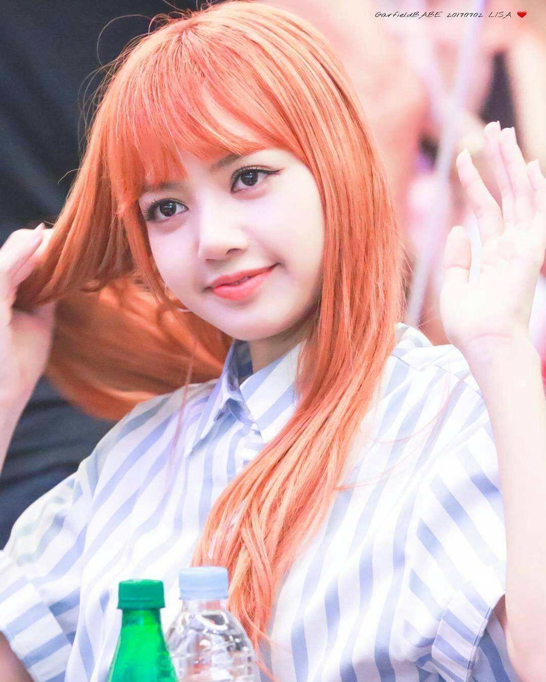 10+ Pictures Of BLACKPINK's Lisa That Shows That She's Like A Walking ...