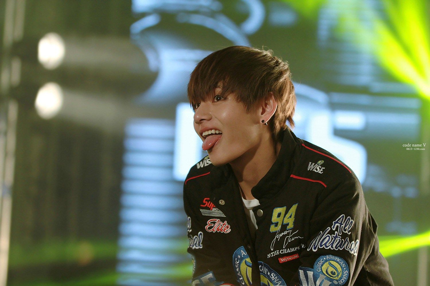 26 Times BTS V's Unusual Tongue Habit Was Too Distracting 