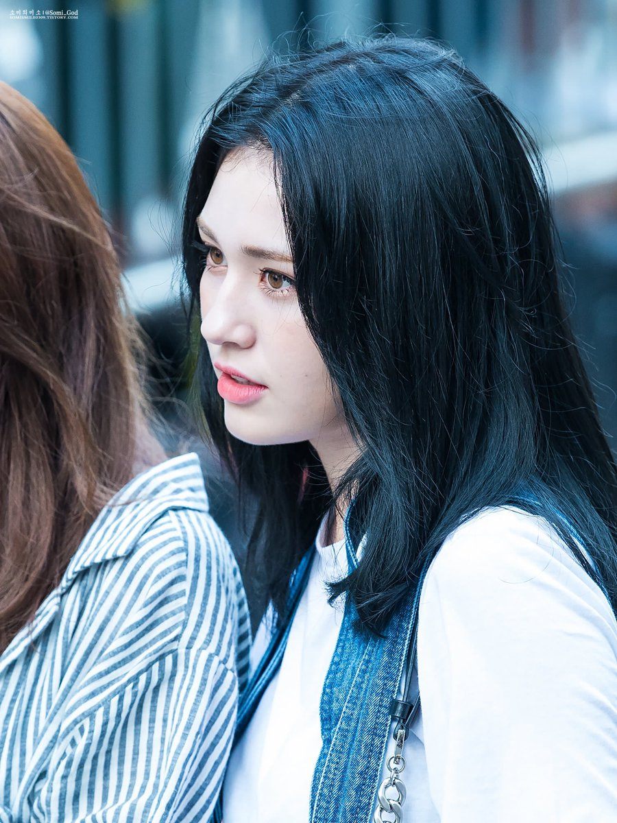 Somi Half Asian Girl With Natural Blonde Hair Why Is Her Hair