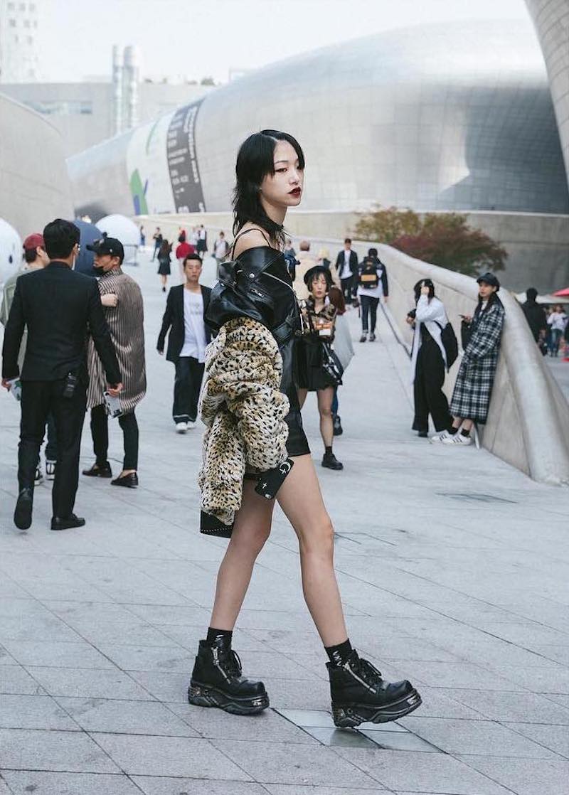 Sora Choi before Versace S/S 18 – THE MODEL SPOTTER