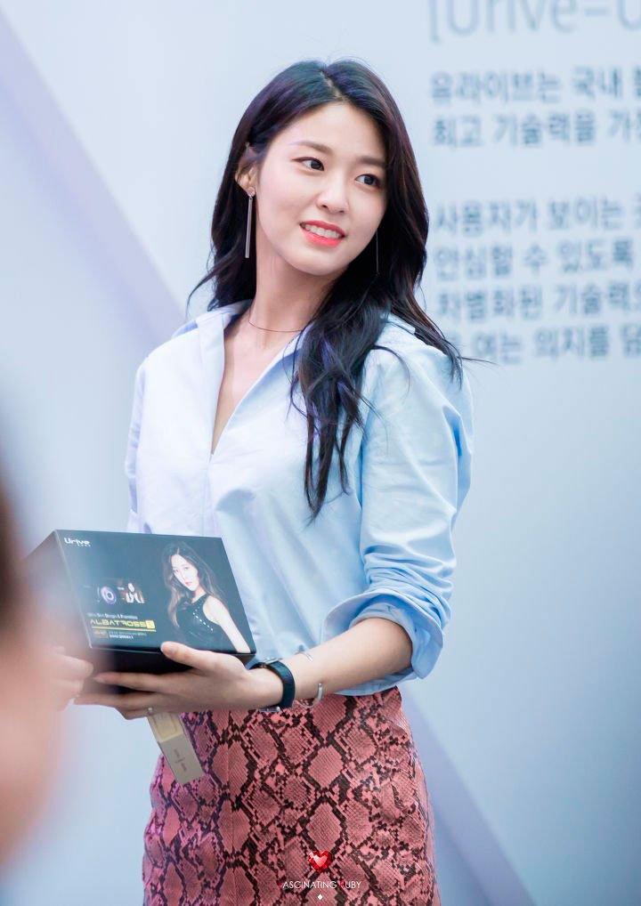 10 Real Life Photos Show Why Seolhyun Is The Most Popular Beauty In K