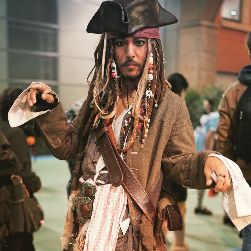 Japanese Man Obsessed With Jack Sparrow Dresses Like Him Every Single ...