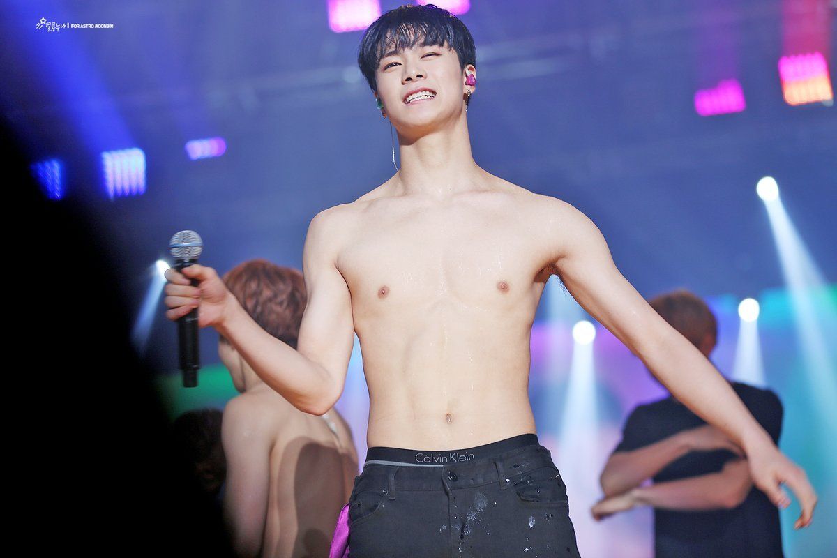 Astro Cha Eunwoo Revealed His Abs To Lucky Fans Koreaboo