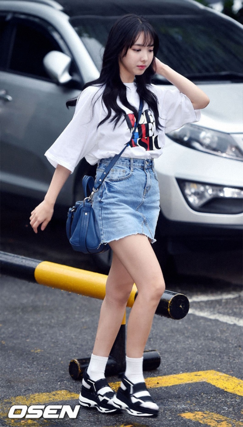 nayeon #twice #kpop  Kpop outfits, Girly outfits, Kpop fashion
