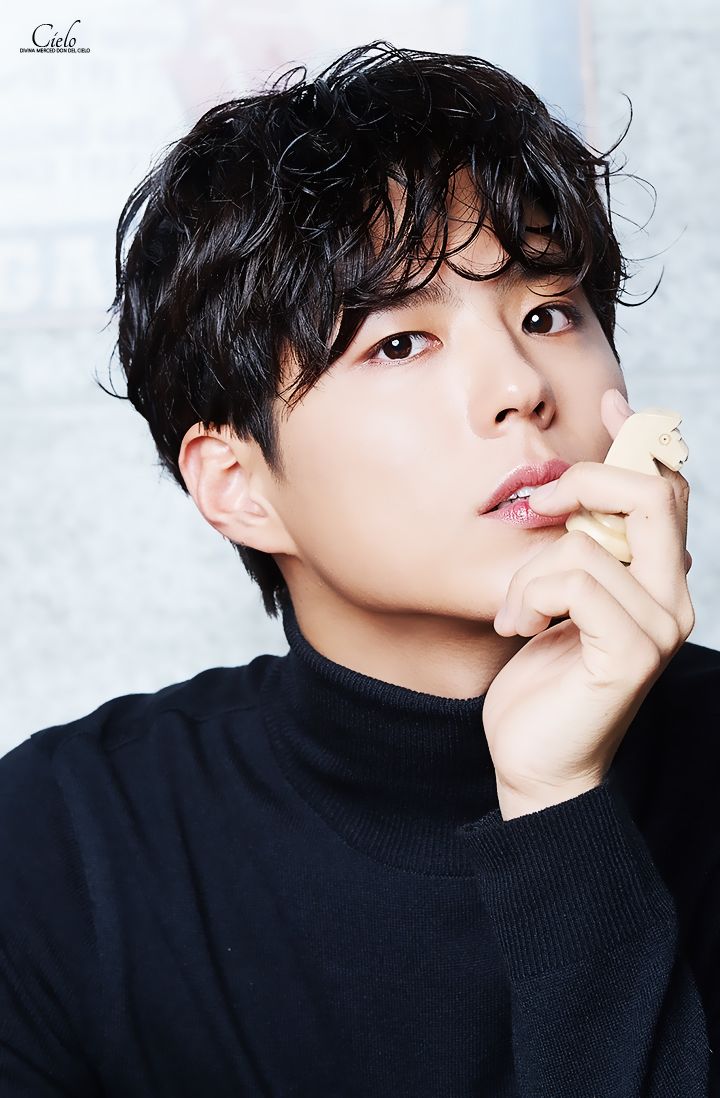 Park Bo Gum Is Unhappy with His Photos Taken by Fan & Leaves Cute Comment