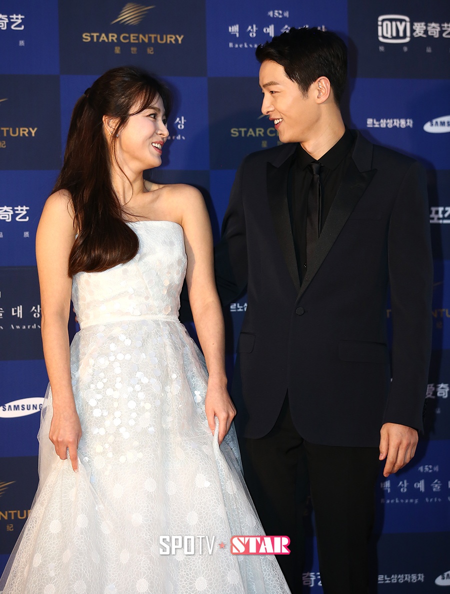 Descendants of the Sun' stars Song Joong-ki and Song Hye-kyo wed in Seoul