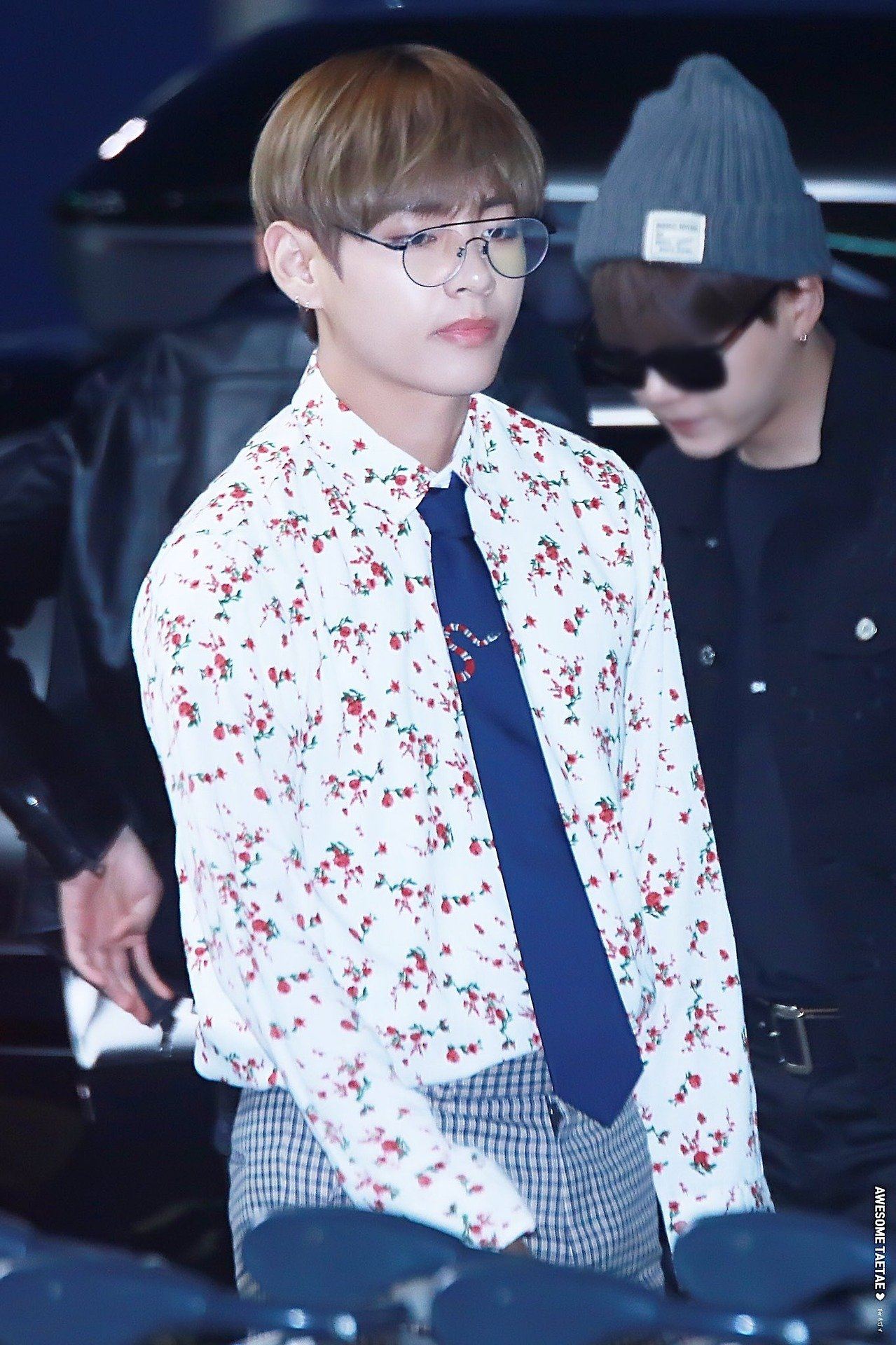 BTS V Reigns King Of Gucci With His Newest Accessories - Koreaboo