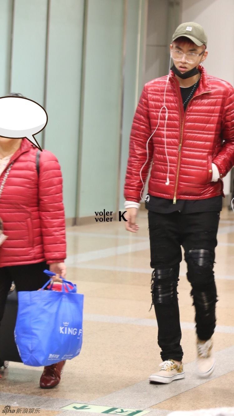 Kris Wu Spotted At Airport Wearing Couple Outfits - Koreaboo