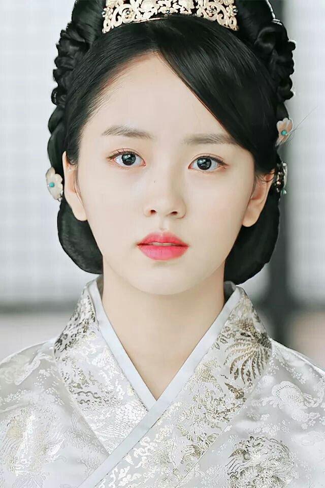 Kim So Hyun: The True Beauty Behind The Screen