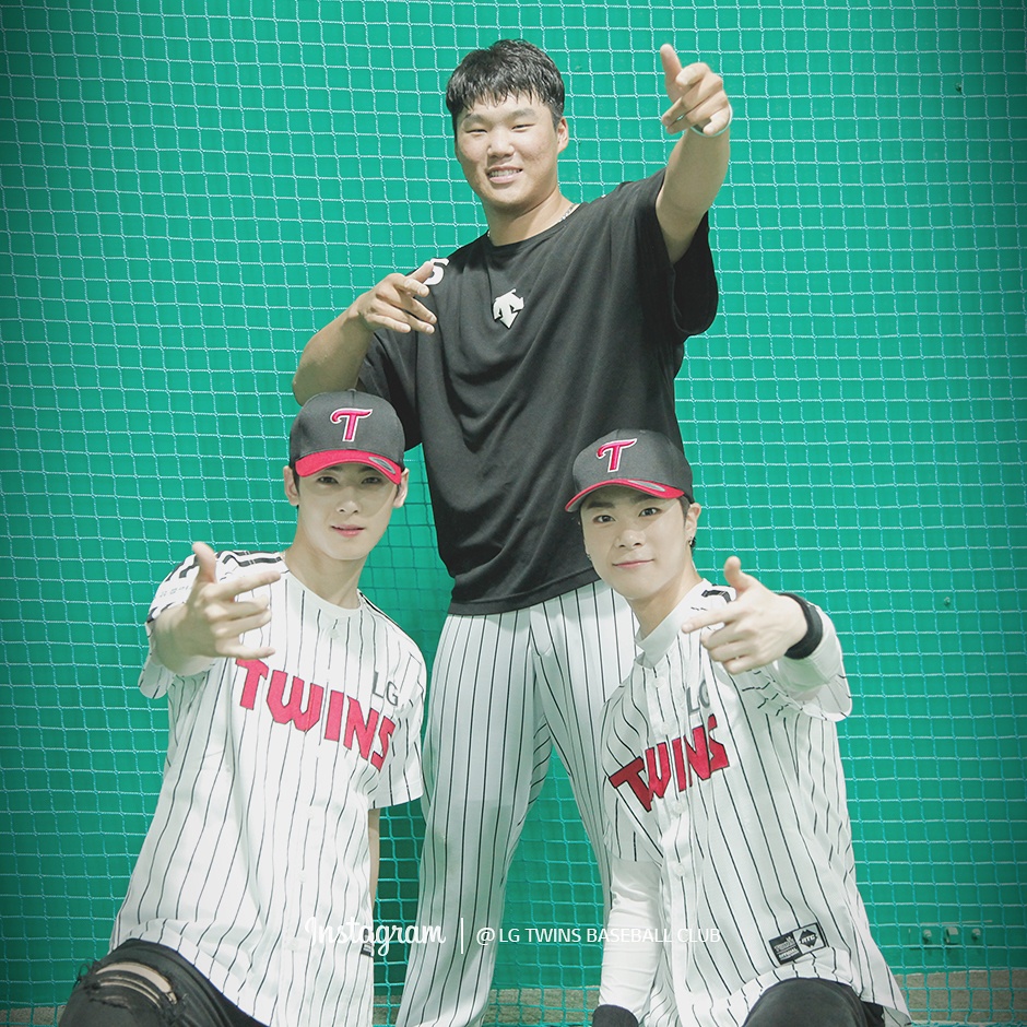 15 Times Male Idols Proved Baseball Uniforms Are Sexy - Koreaboo