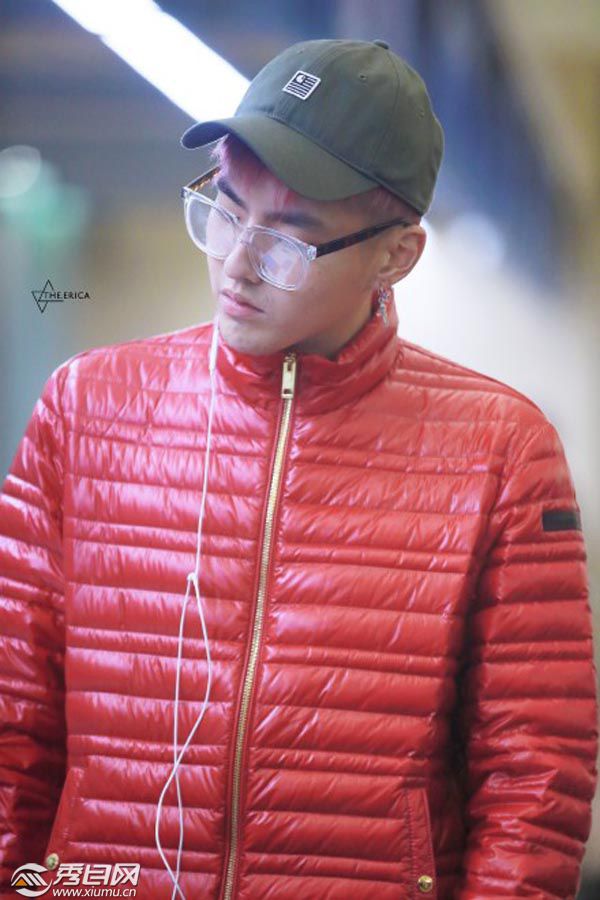 Spotted today 200118 Kris Wu - K-Pop Idol Airport Fashion