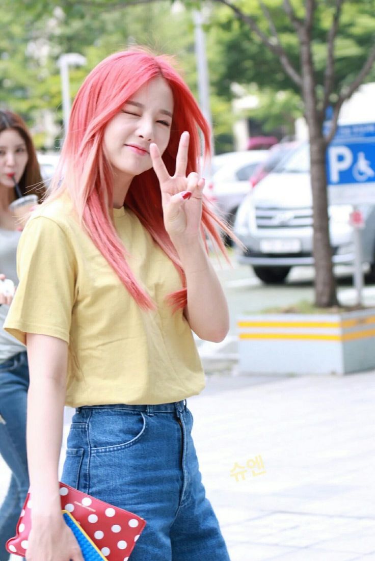 20 K-Pop Idols Who Look Pretty In Pink Hair - Koreaboo