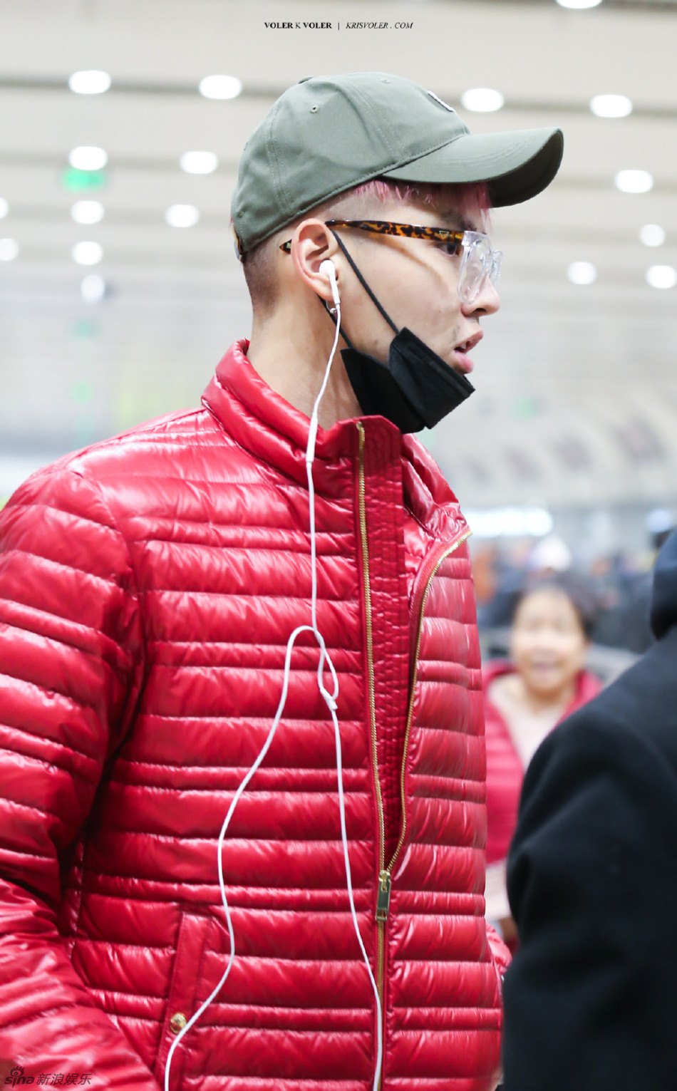 woobinista on X: Airport fashionista EXO Kris VS Actor Kris Wu